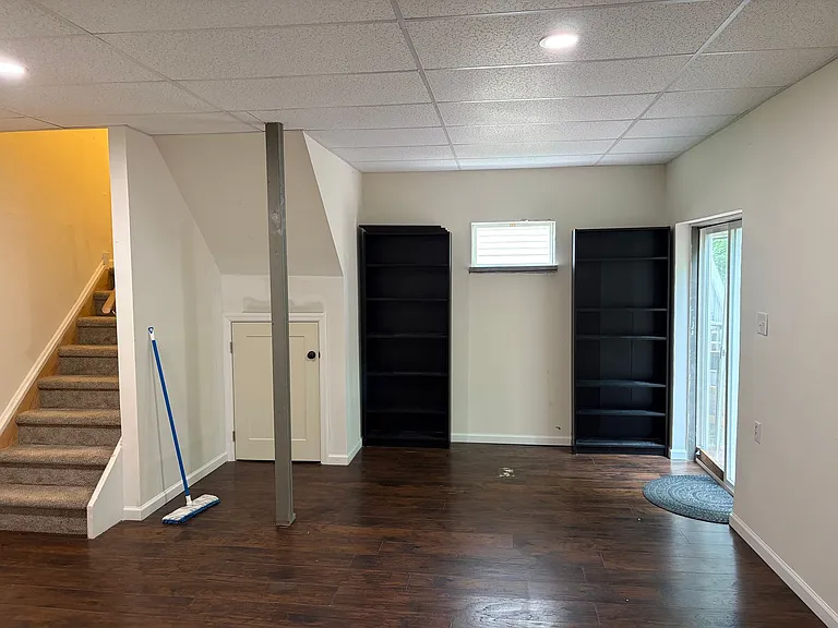 555 Upland St — Photo 33
