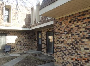 2056 Country Club Dr, Woodridge, IL 60517
