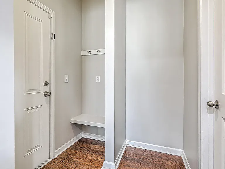 508 Alderly Dr — Photo 7