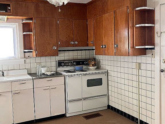 Kitchen:10'x12'