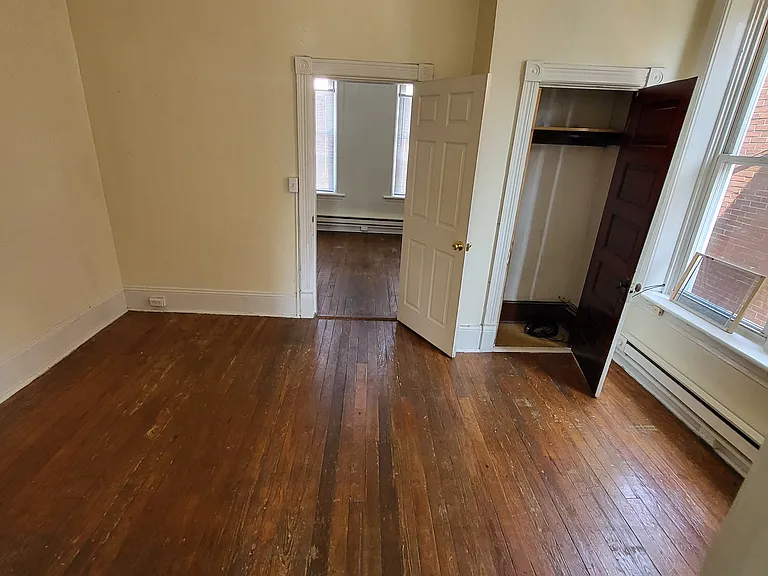 216 N Locust St #4 — Photo 2