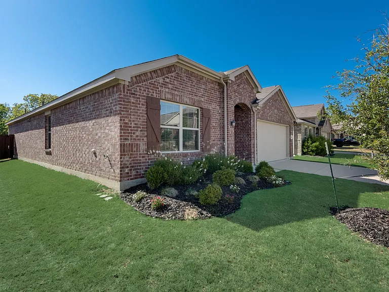 1540 Acmite Ave — Photo 1