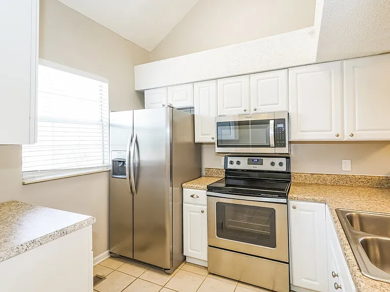 1502 Cedardale Rd — Photo 7