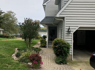 526 Bay View Point Dr, Edgewater, MD 21037