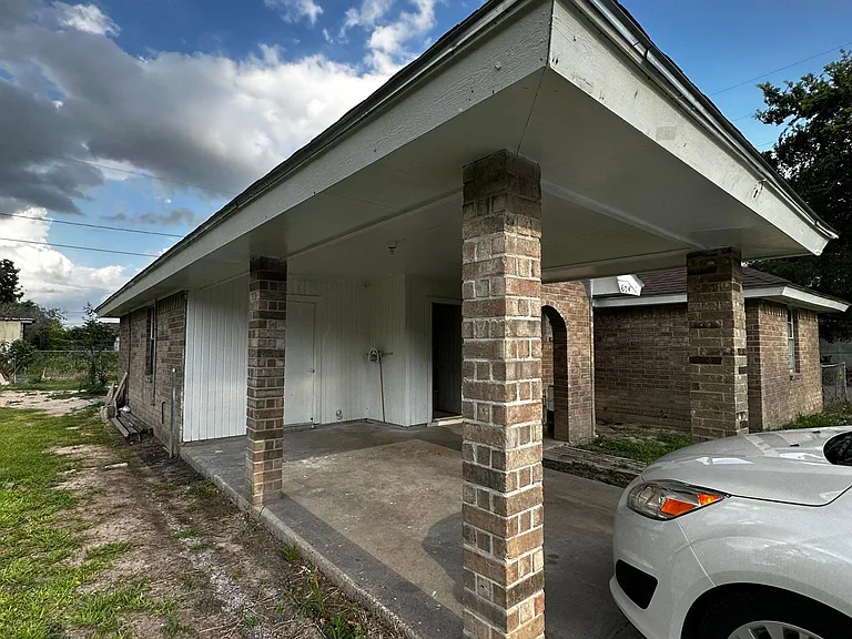 604 Sauz St — Photo 17