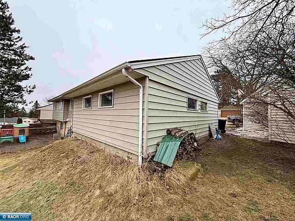 3rd image of 1 Knob Hill Dr