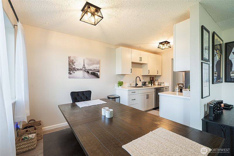 5th image of 1902 W Prospect Street #105