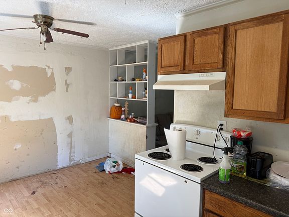 5th image of 351 Burke Ave
