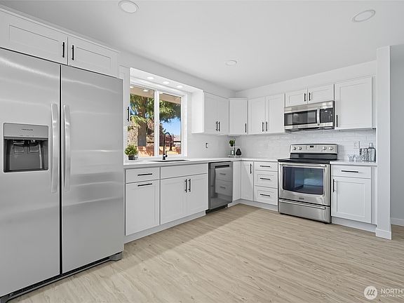 4th image of 812 Dana Street