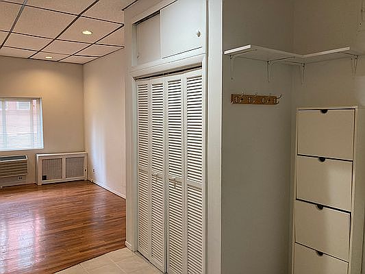5th image of 10-59 Jackson Ave #2A