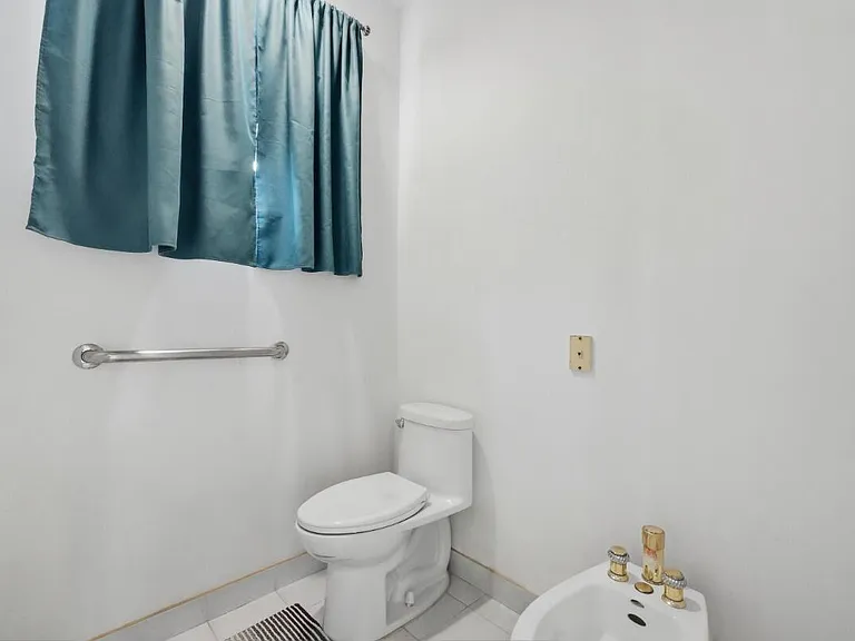 1716 NW 124th Way — Photo 44