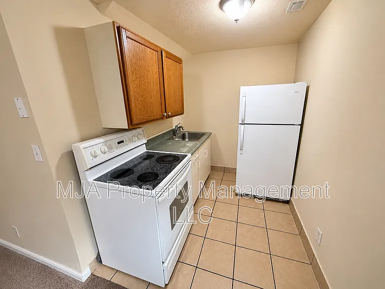 1379 W 900 S #B-2 — Photo 2
