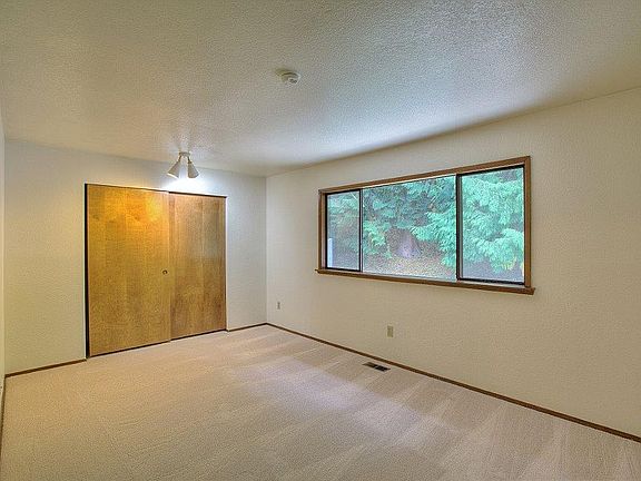 5th image of 1515 207th Pl NE