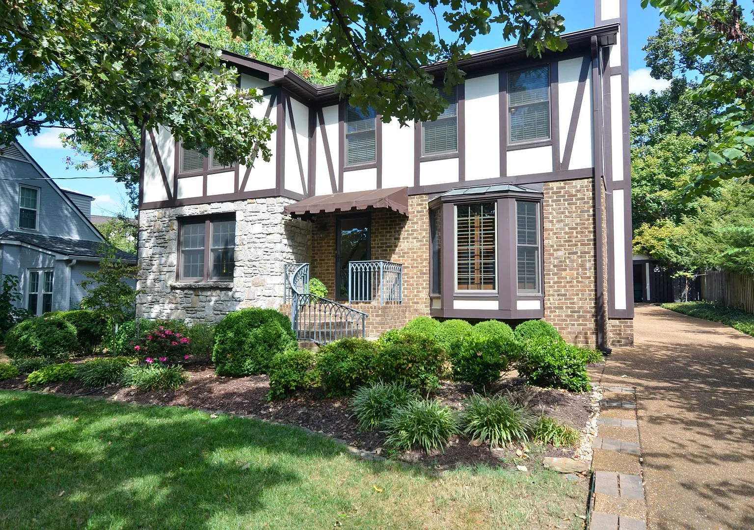 1628 S Observatory Dr. — Photo 2