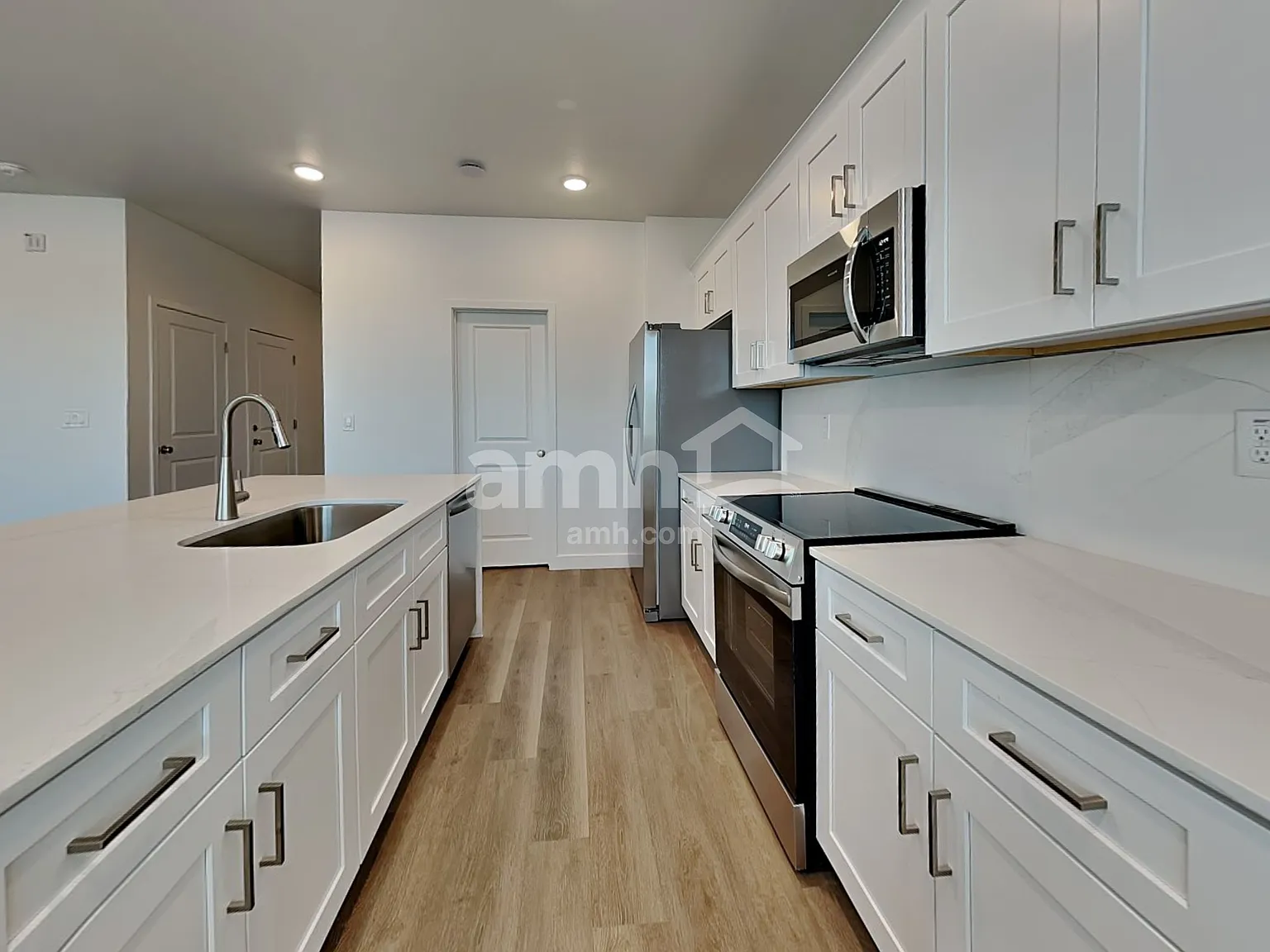 4 bed, 2.5 bath, 2220 sqft, $2,405 — Photo 4