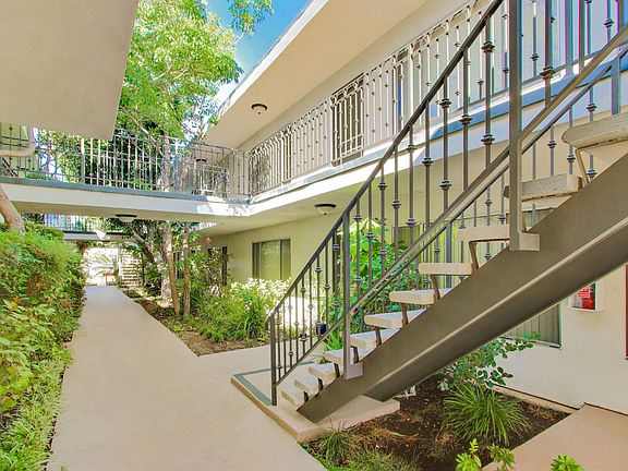 5th image of 14955 Dickens St #1B-1Ba