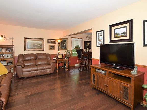 5th image of 3265 Elmwood Dr N