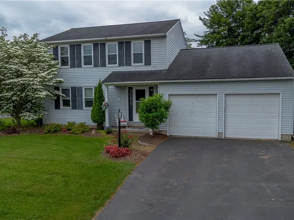 8401 Quadrant Ln, Baldwinsville, NY 13027