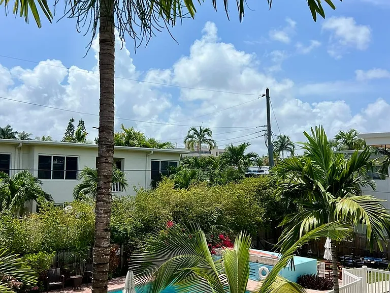 9400 E Bay Harbor Dr #3 — Photo 2