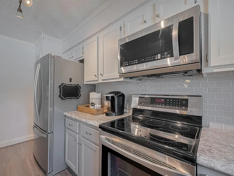 9526 Sandy Ln — Photo 18