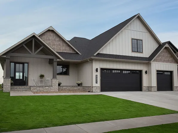 8895 Cottonwood Blvd, Horace, ND 58047