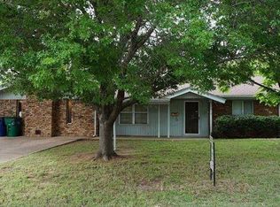 1419 Thompson Dr, Graham, TX 76450