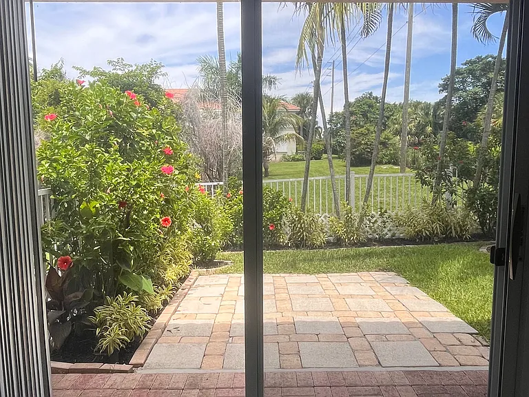 1107 Via Jardin Palm — Photo 18