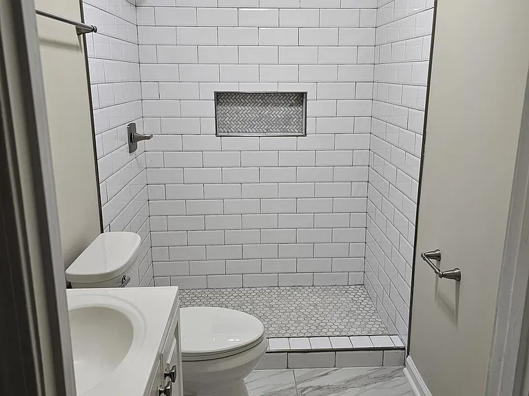 4746 Hodge Rd — Photo 10