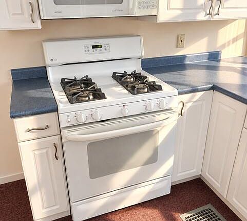 5th image of 913 Merchant St