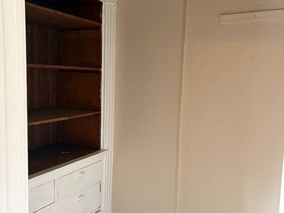 4th image of 1901 E Jefferson St #10
