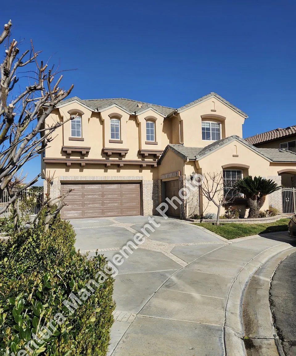 4 bed, 4.5 bath, 4091 sqft, $5,950 — Photo 1