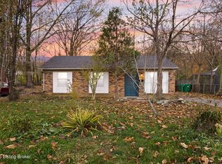 9818 Titan Dr, Louisville, KY 40229