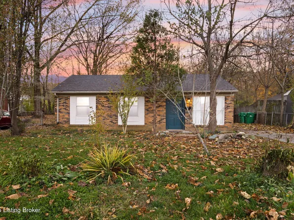 9818 Titan Dr, Louisville, KY 40229