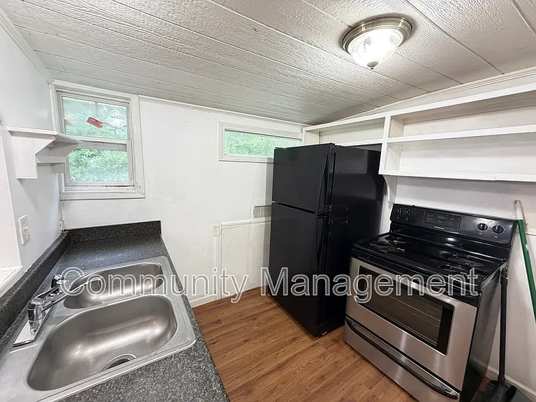 18819 Greenwell Springs Rd #D4 — Photo 2