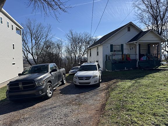 4th image of 2206 Summitt Ave