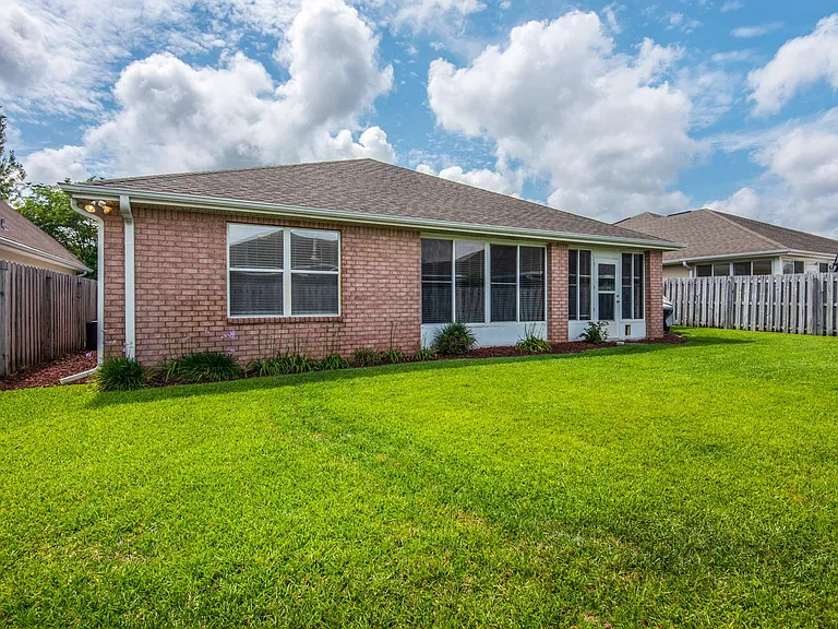 395 Camden Pass Ln — Photo 17
