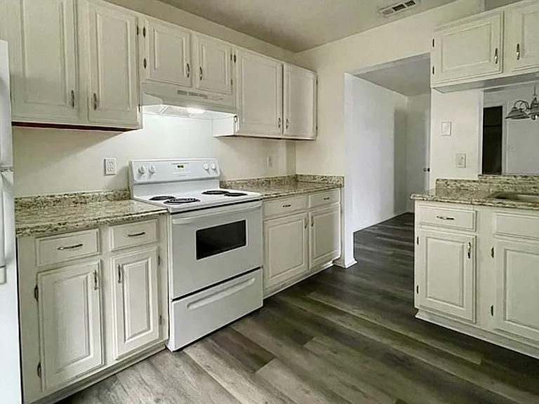 2141 Sanctuary Ct — Photo 34