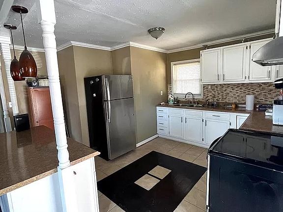 kitchen with breakfast bar