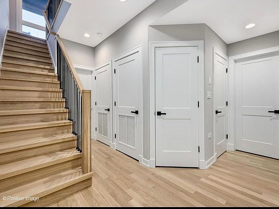 5th image of 1453 W Grand Ave #1S