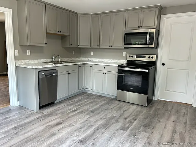 38 Beecher St — Photo 3