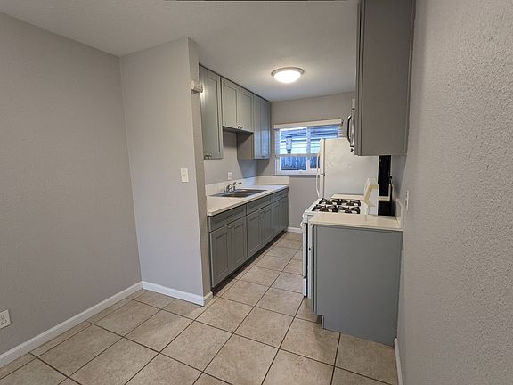 3rd image of 328 Milbrae St APT 6