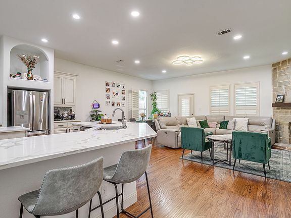 4th image of 3009 Montebello Dr