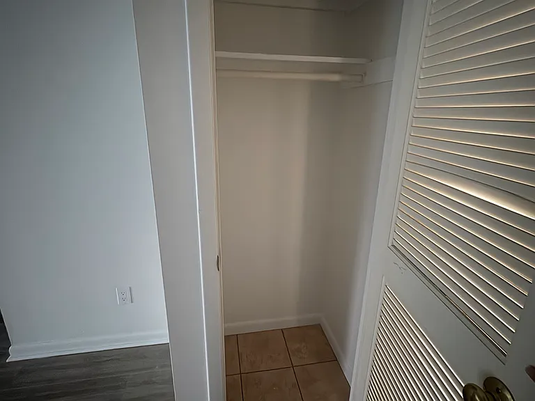 931 NW Sunset Dr #4 — Photo 4