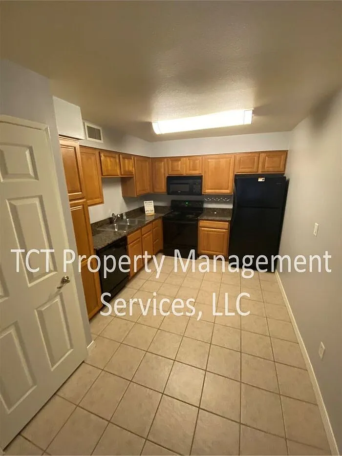 2 bed, 2.0 bath, 824 sqft, $1,050 — Photo 4