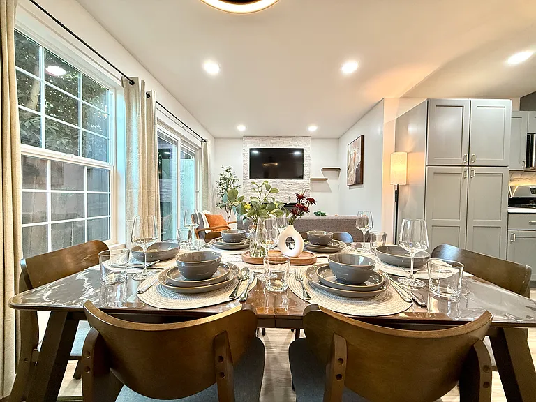 3229 S Sherbourne Dr — Photo 12