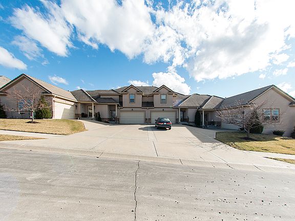 2nd image of 815 NE Lone Hill Dr