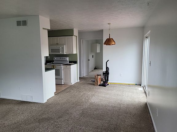 5th image of 146 Greenway Blvd