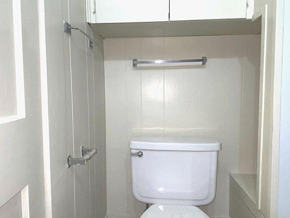 4th image of 909 Bina St #C