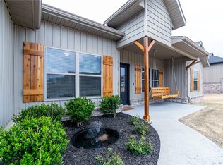 1020 Infantry Ln, Prairie Grove, AR 72753