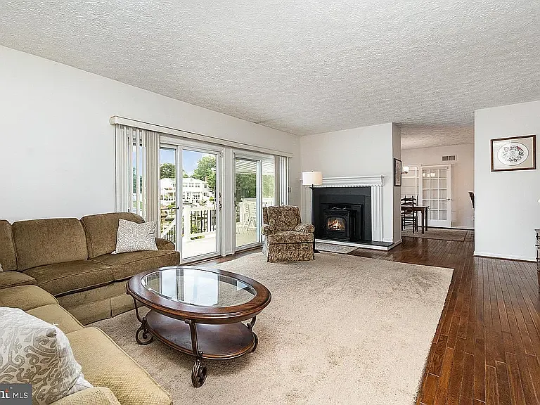 124 Ravenswood Ct — Photo 8